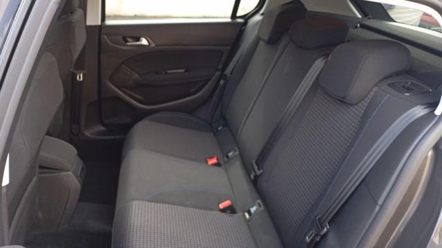 Peugeot 308 image 2