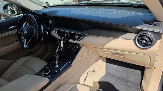 Alfa Romeo Stelvio image 2