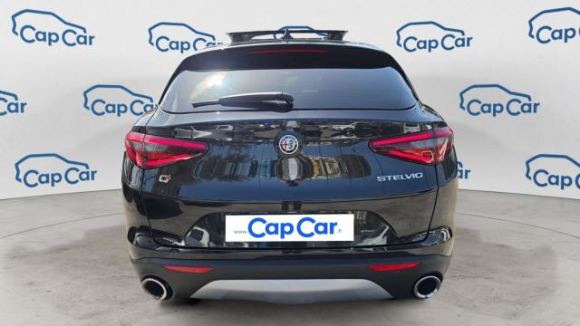 Alfa Romeo Stelvio image 9