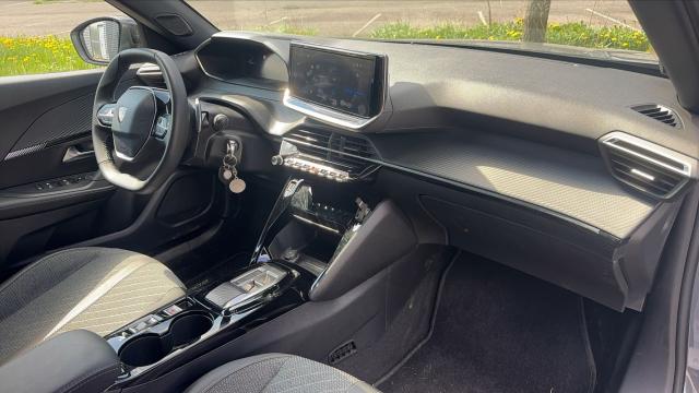 Peugeot 2008 image 2