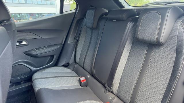 Peugeot 2008 image 1