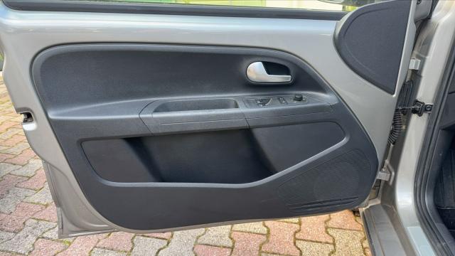 Volkswagen Up! image 3