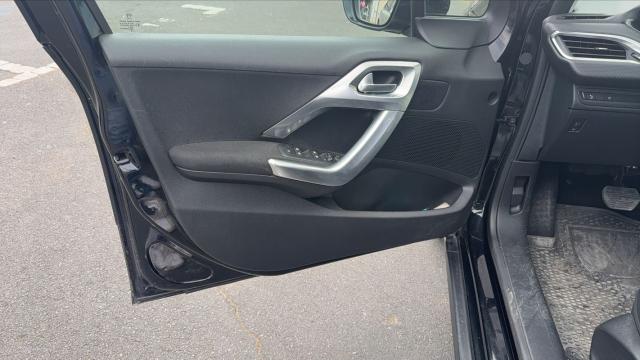 Peugeot 2008 image 2