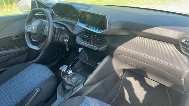 Peugeot 208 image 9