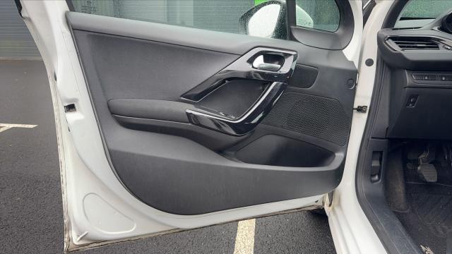 Peugeot 208 image 3