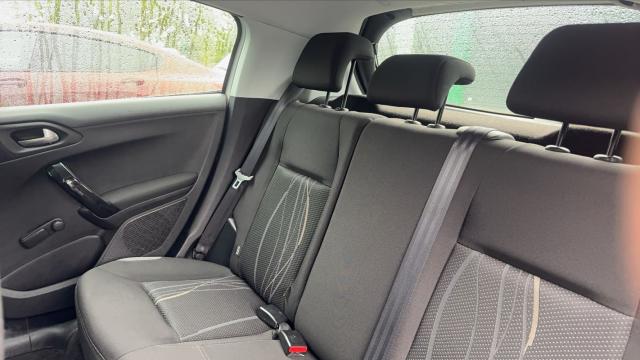 Peugeot 208 image 1