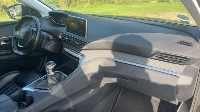 Peugeot 3008 image 1