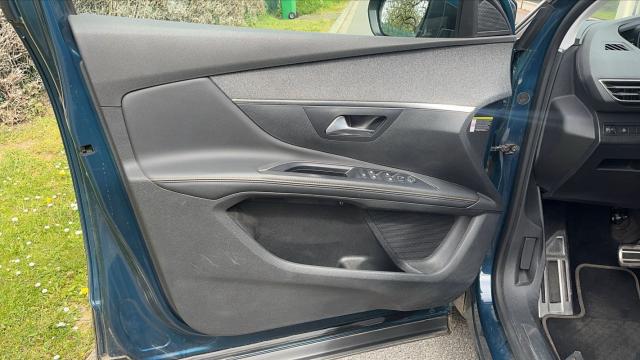 Peugeot 5008 image 1