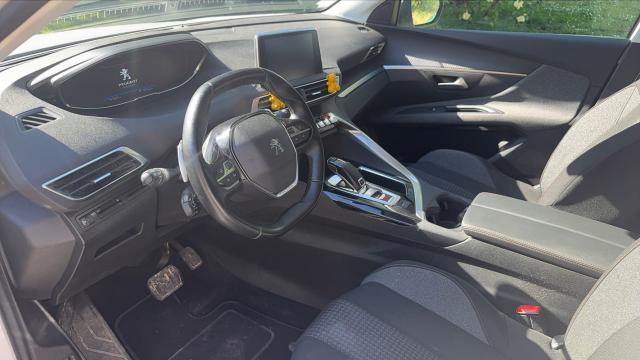 Peugeot 3008 image 2