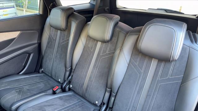 Peugeot 5008 image 2