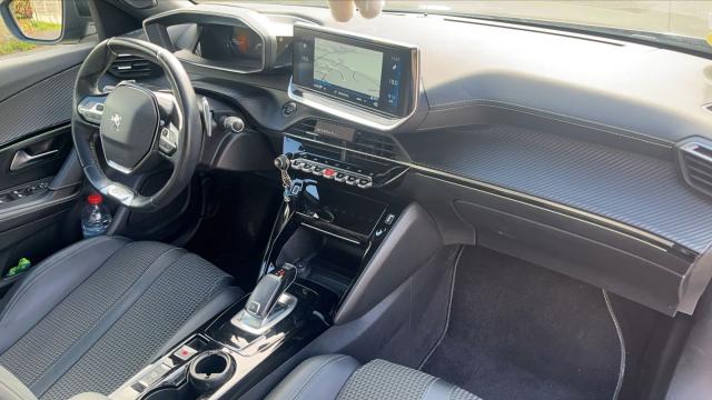 Peugeot 2008 image 3