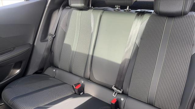 Peugeot 2008 image 8