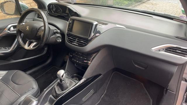 Peugeot 2008 image 2