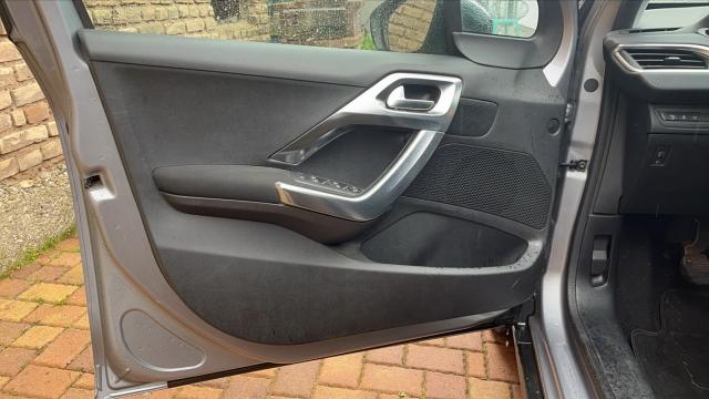 Peugeot 2008 image 9