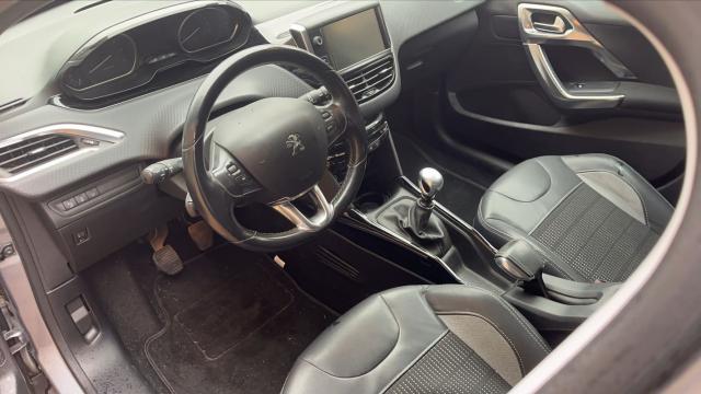 Peugeot 2008 image 8