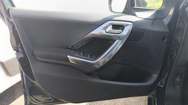 Peugeot 2008 image 3