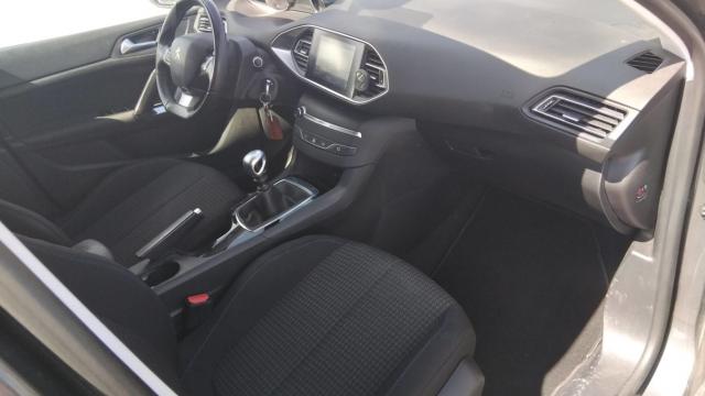 Peugeot 308 image 1