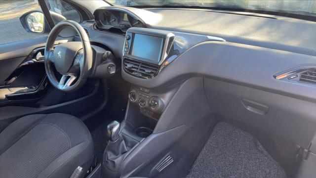 Peugeot 208 image 1