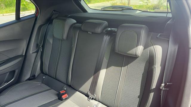 Peugeot 2008 image 8