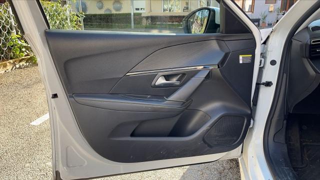 Peugeot E-208 image 4