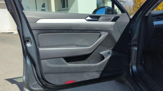Volkswagen Passat image 8