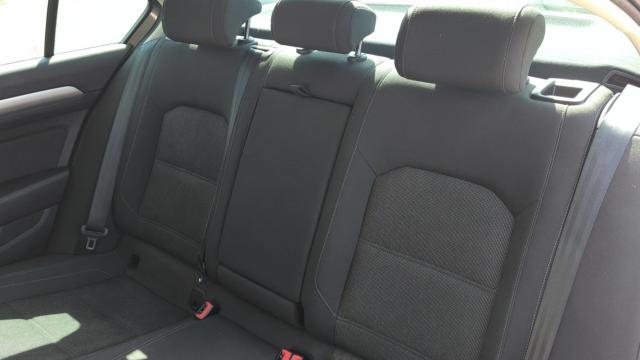 Volkswagen Passat image 9