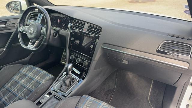 Volkswagen Golf image 8