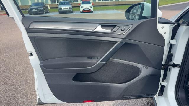 Volkswagen Golf image 3