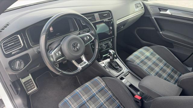 Volkswagen Golf image 9