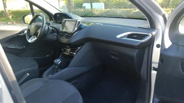 Peugeot 208 image 3