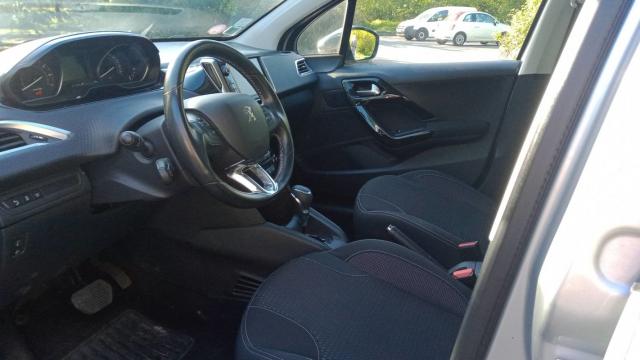 Peugeot 208 image 5