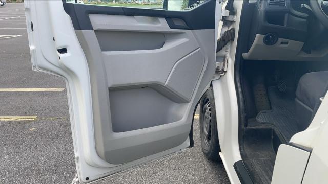 Volkswagen Transporter image 6