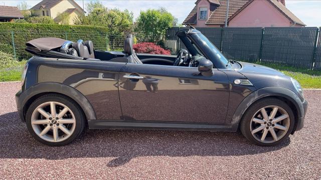 Mini Cabrio image 2