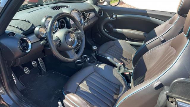 Mini Cabrio image 3