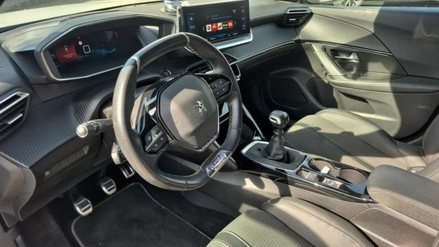 Peugeot 2008 image 3