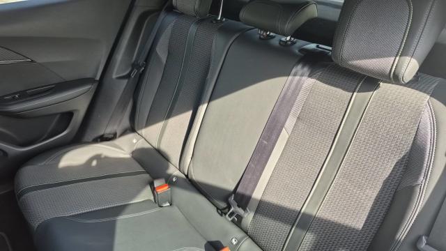 Peugeot 2008 image 8