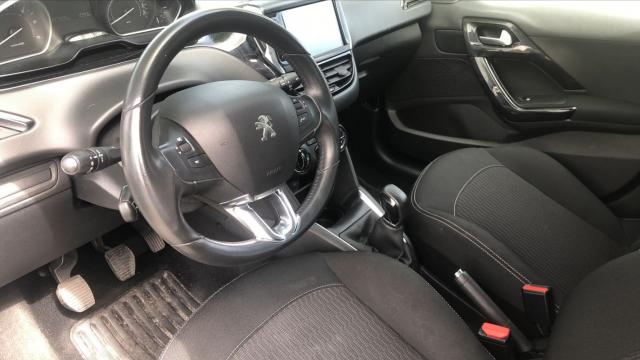 Peugeot 208 image 4