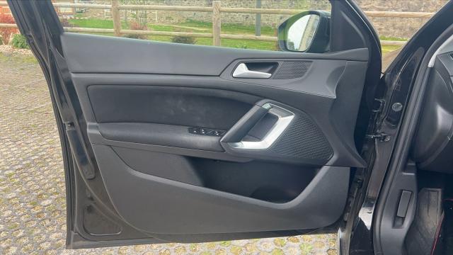 Peugeot 308 image 9