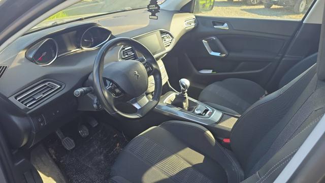 Peugeot 308 image 8