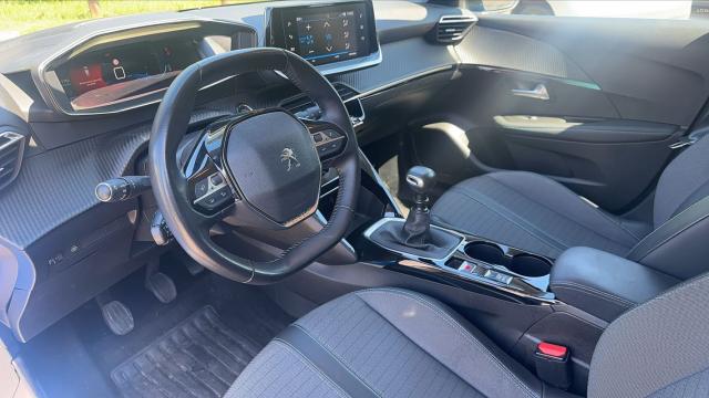 Peugeot 208 image 8