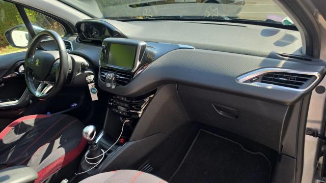 Peugeot 208 image 6