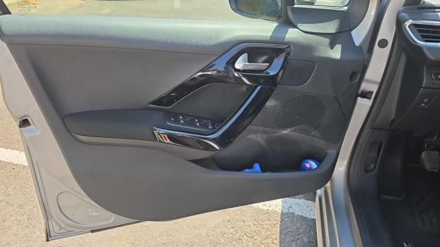 Peugeot 208 image 9
