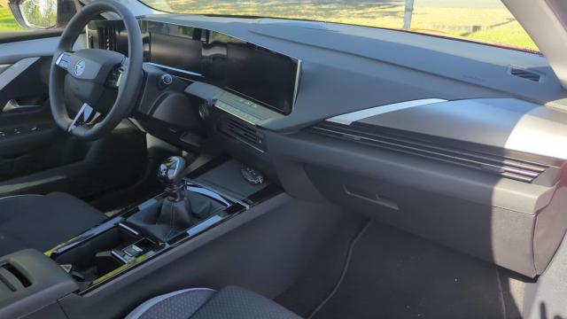 Opel Astra Sports Tourer image 4