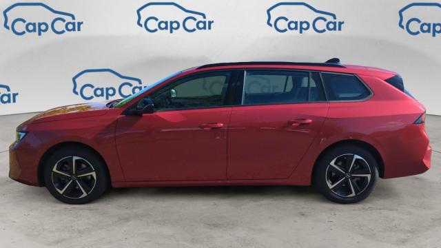 Opel Astra Sports Tourer image 2
