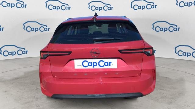 Opel Astra Sports Tourer image 3