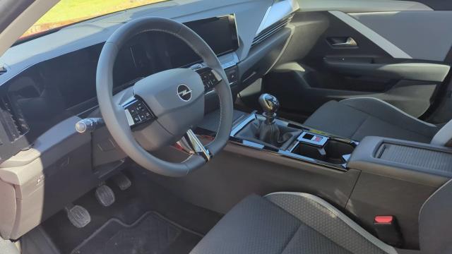 Opel Astra Sports Tourer image 6