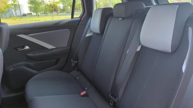 Opel Astra Sports Tourer image 1