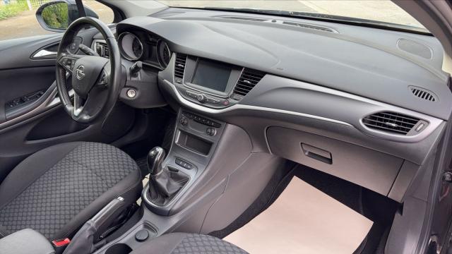 Opel Astra Sports Tourer image 6
