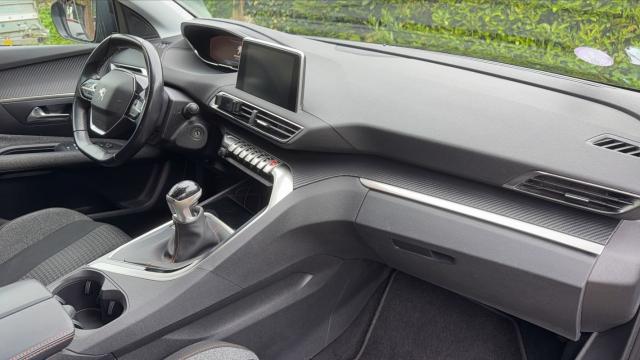 Peugeot 3008 image 2