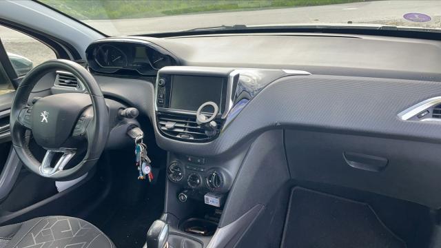 Peugeot 2008 image 7